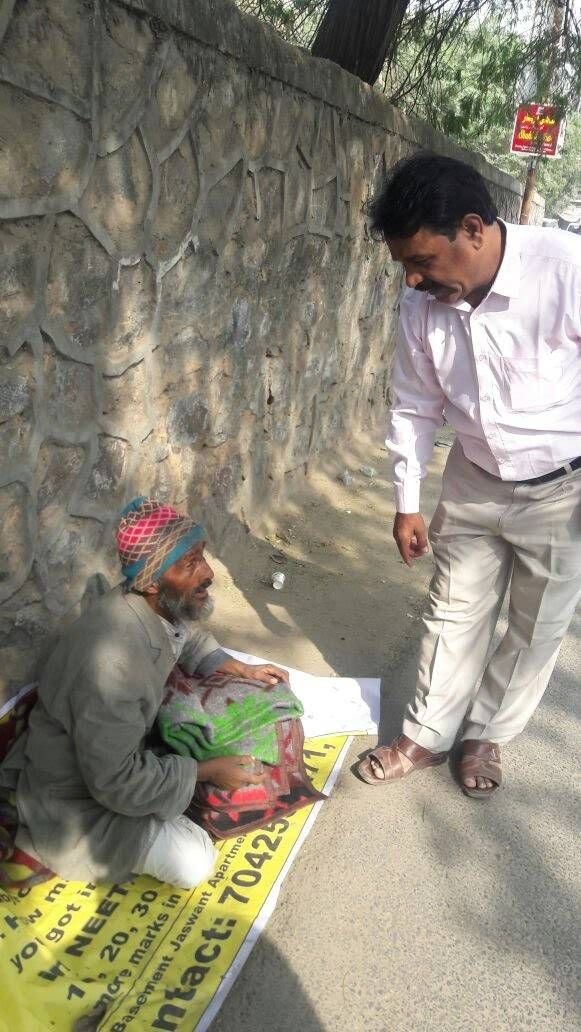 कपड़े वितरण